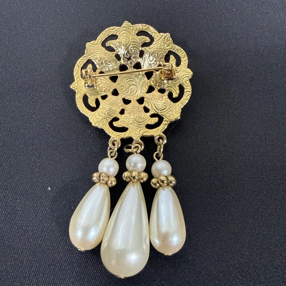 Vintage Brooch Womens Gold Red Crystal Faux Pearl Teardrop Dangle Filigree